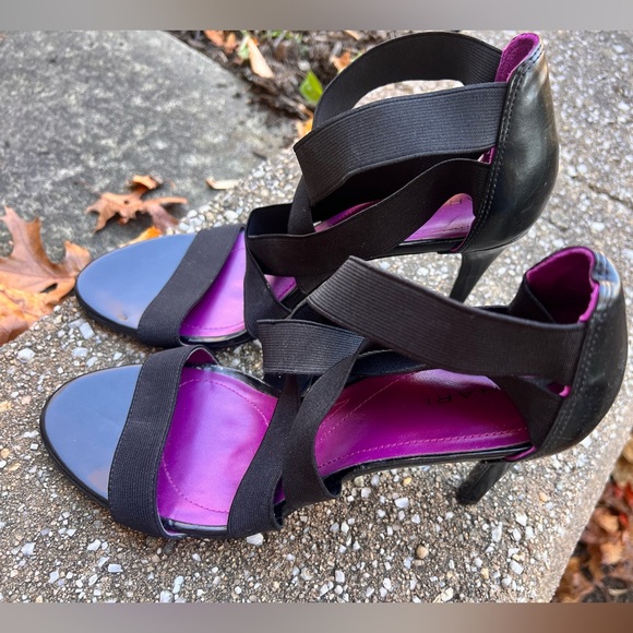 Tahari Ashley Black Sandals - Picture 4 of 11